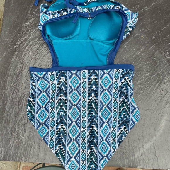 Beautiful Aztec print halter top one piece - Picture 2 of 6